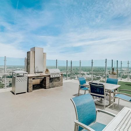 Frontdesk Uptown Apts With City Views Charlotte Exterior photo