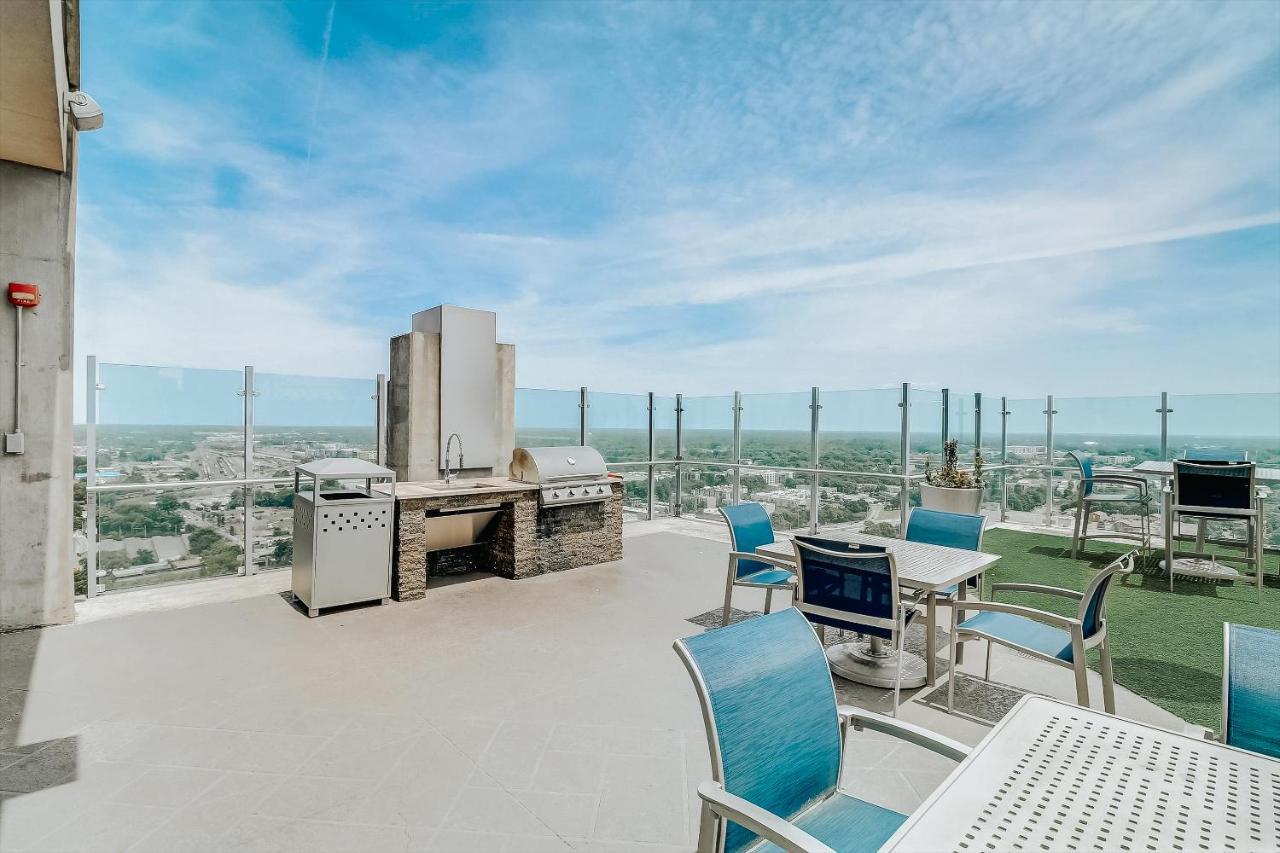 Frontdesk Uptown Apts With City Views Charlotte Exterior photo